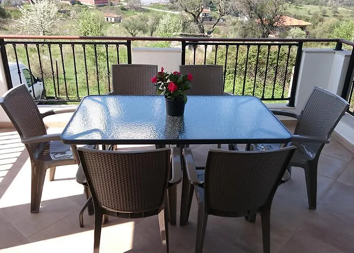 Nikiforos House شقة